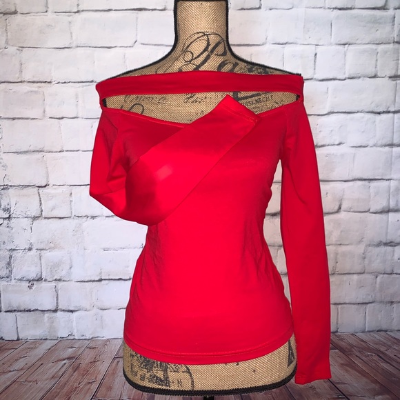 ❤️ SOLD NWOT Gorgeous offshoulder cutout front top - Picture 3 of 7